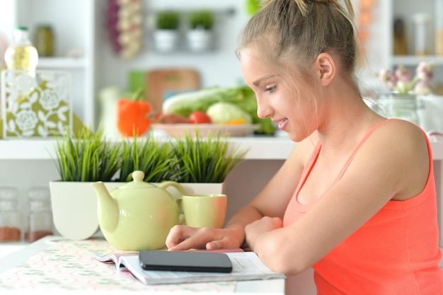 Jak szybko usunąć toksyny z organizmu bez drastycznych zmian w codzienności?