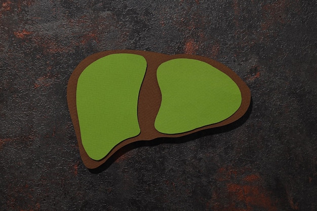 Po której stronie boli wątroba i co może oznaczać ten objaw?