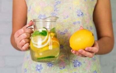 Czy pić wodę z cytryną na czczo?