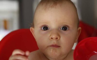 Skaza białkowa u niemowlaka co jeść podczas karmienia dziecka?