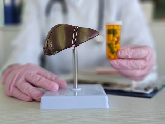 Co oznaczają podwyższone próby wątrobowe i kiedy warto się nimi niepokoić?