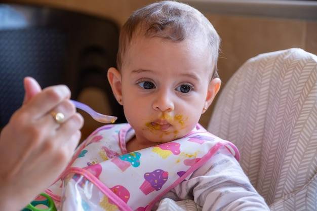 Czym karmić dziecko ze skazą białkową na co zwrócić uwagę?